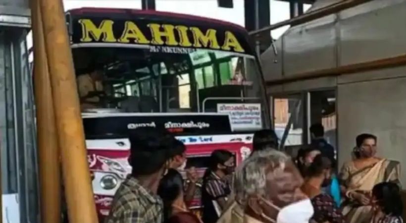 bus owners against toll collection in panniyankara toll plaza