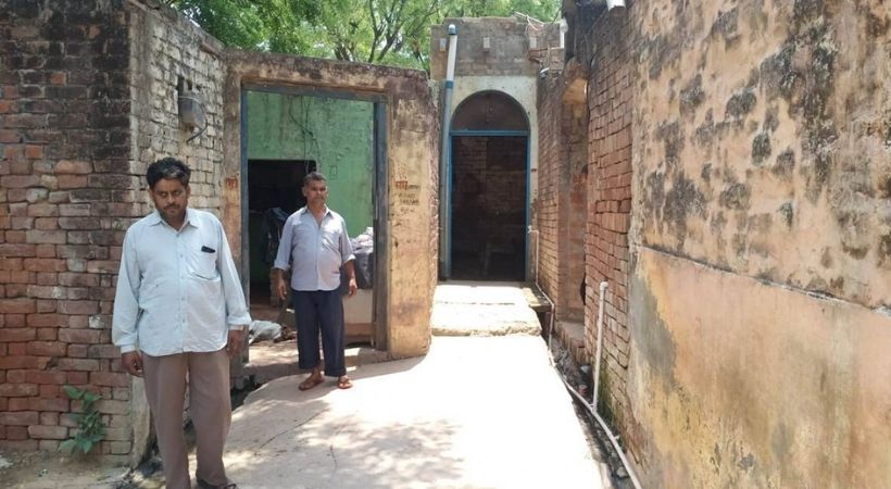 after police raid in Baghpat, 3 of a family dead by suicide