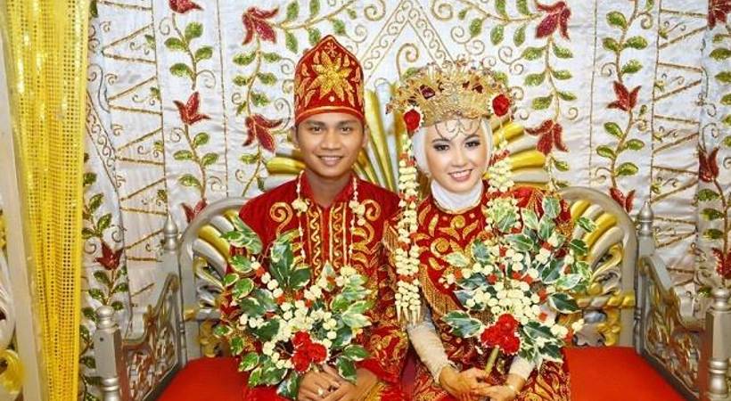 indonesia tribal culture forbids newly married from using toilet