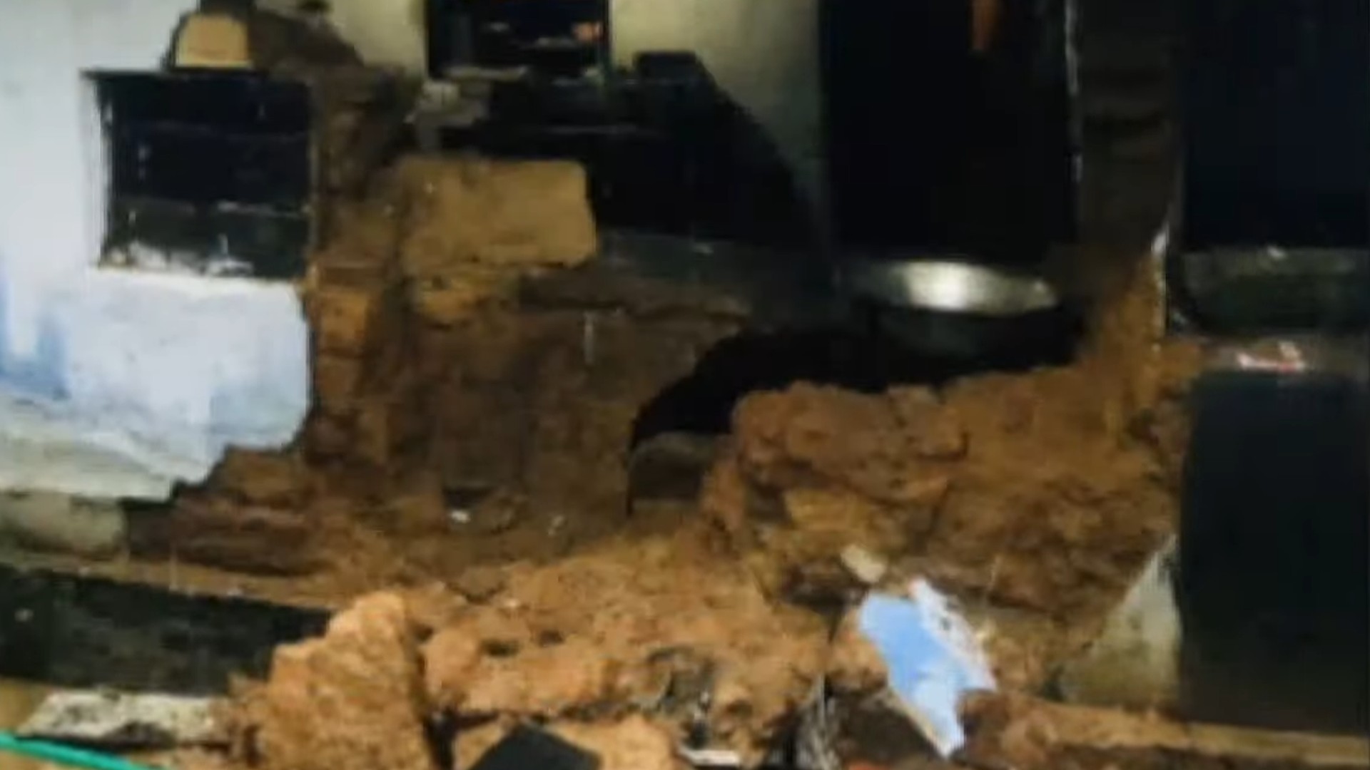 thrissur house collapsed