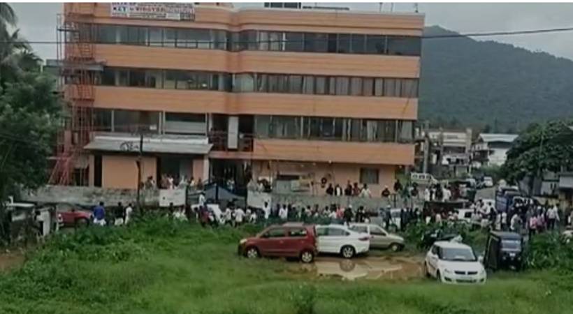 Congressmen attack Deshabhimani office
