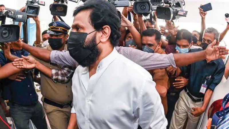 should be check memory card in actress attack case