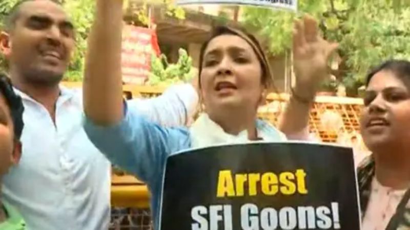 youth congress protest akg bhavan delhi