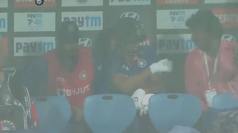 ruturaj gaikwad selfie groundsman