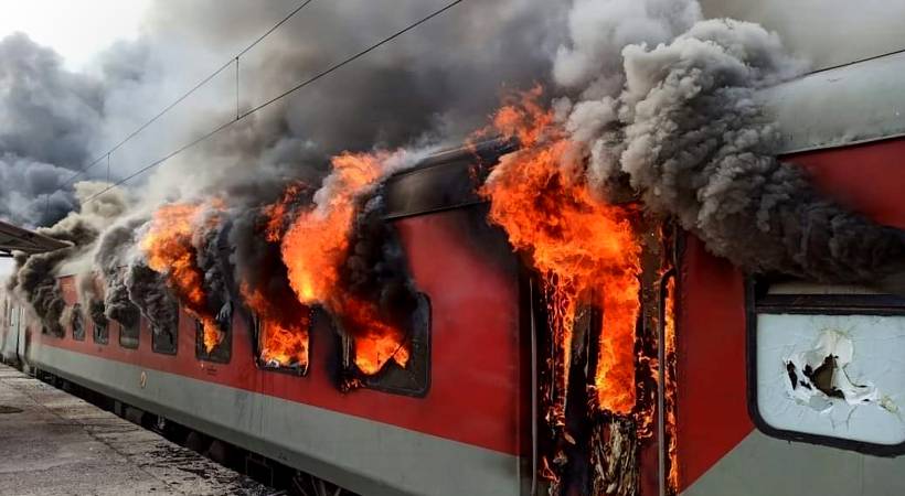 agneepath protest railway suffers 2000 crore loss