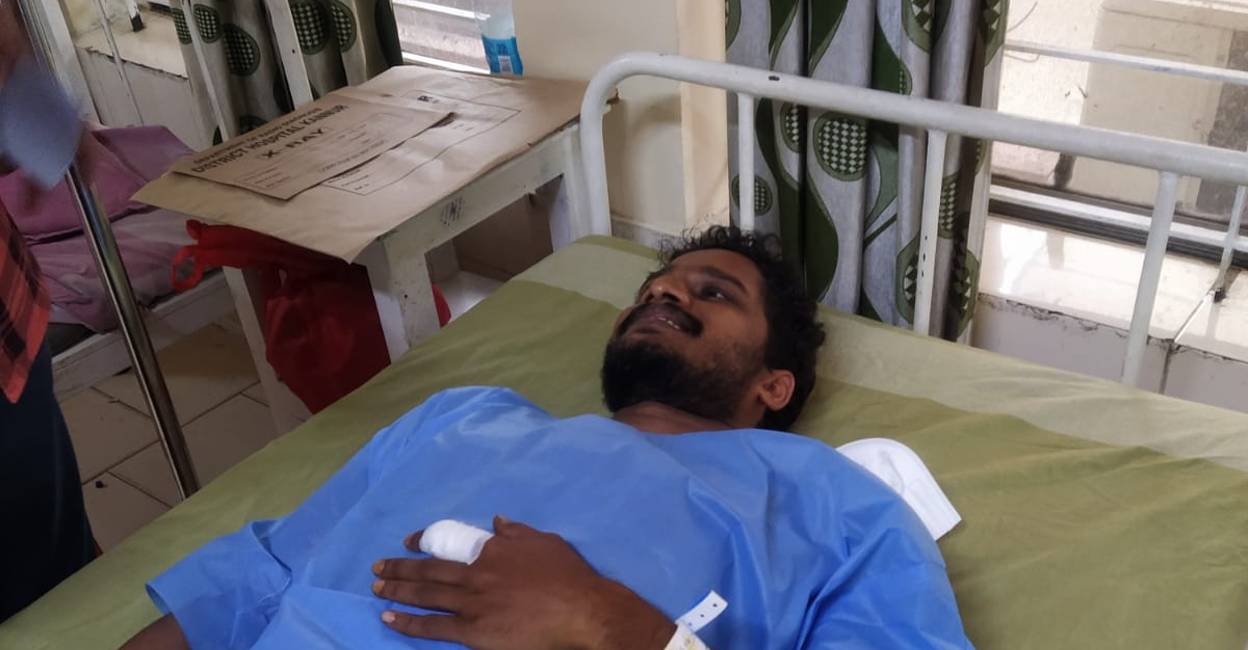 kannur temple employee beaten up