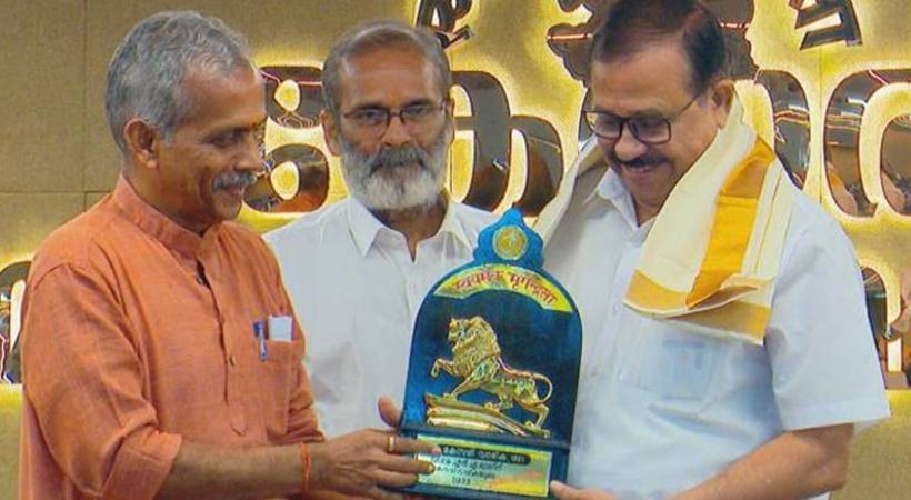 Muslim League has warned KNA Khader, who attended the RSS event
