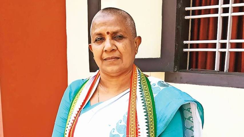 Lathika Subhash with Facebook post on travel controversy