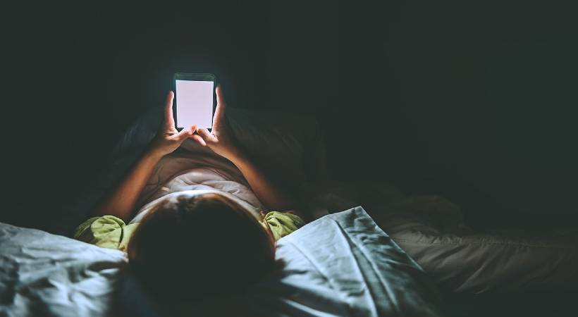 mobile phone addiction signs symptoms