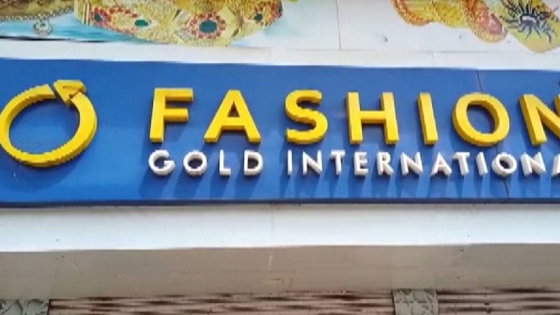 fashion gold case investors protest