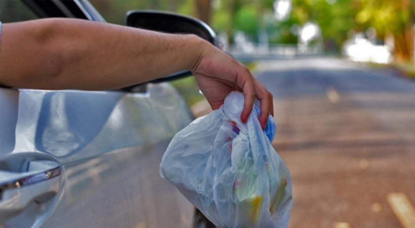 fine for throwing waste in abudhabi roads