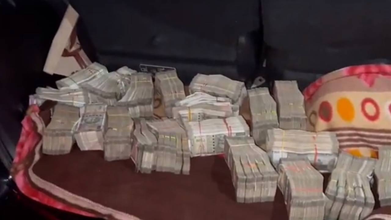 3 Jharkhand Congress MLAs held in Bengal with huge amount of cash