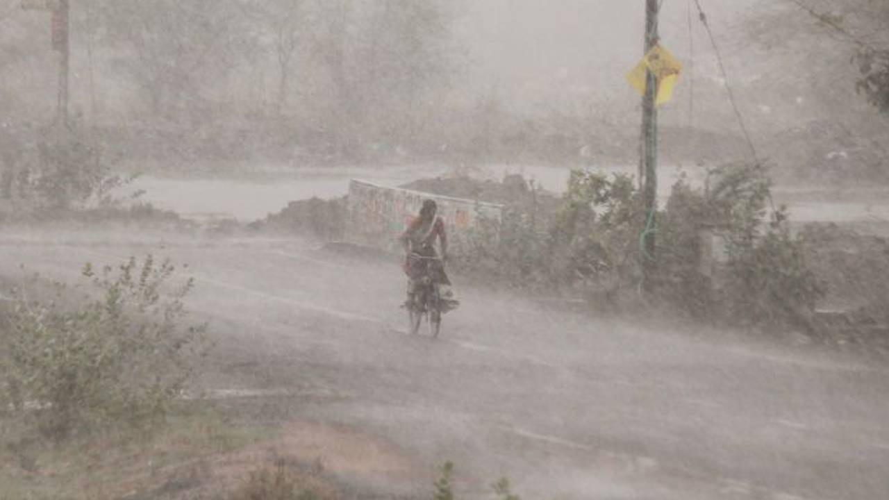 Heavy rain in Idukki Kumali