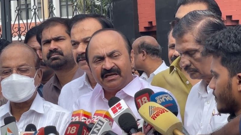 opposition party protest against saji cheriyan