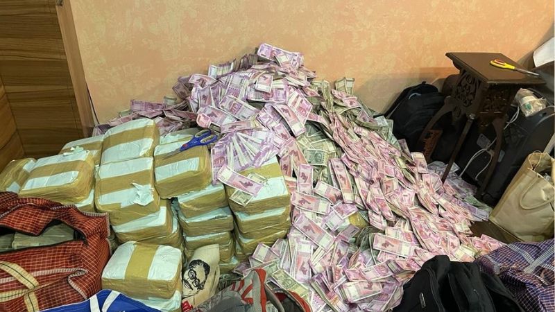 20 crore found at home of tmc minister Partha Chatterjee's aide