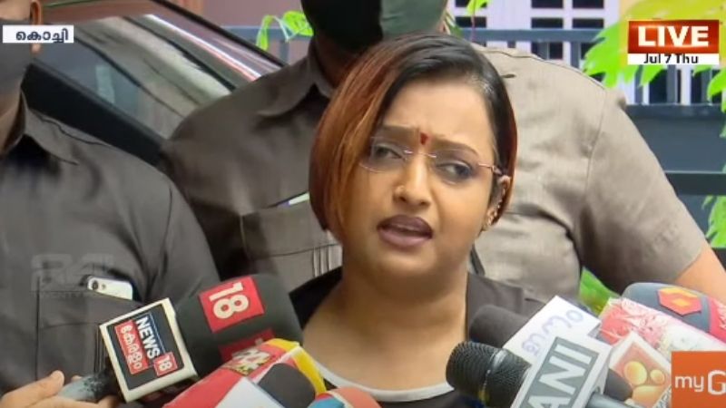 swapna suresh against crime branch and pinarayi vijayan
