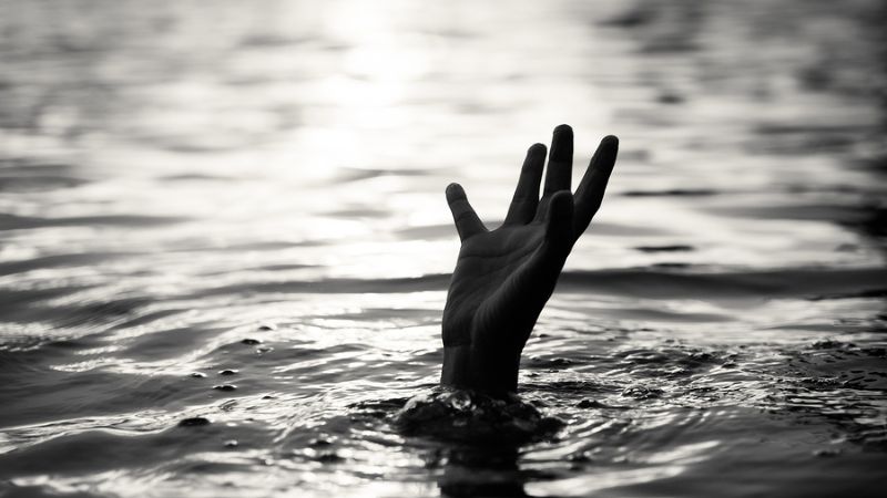 women jumped into pampa river