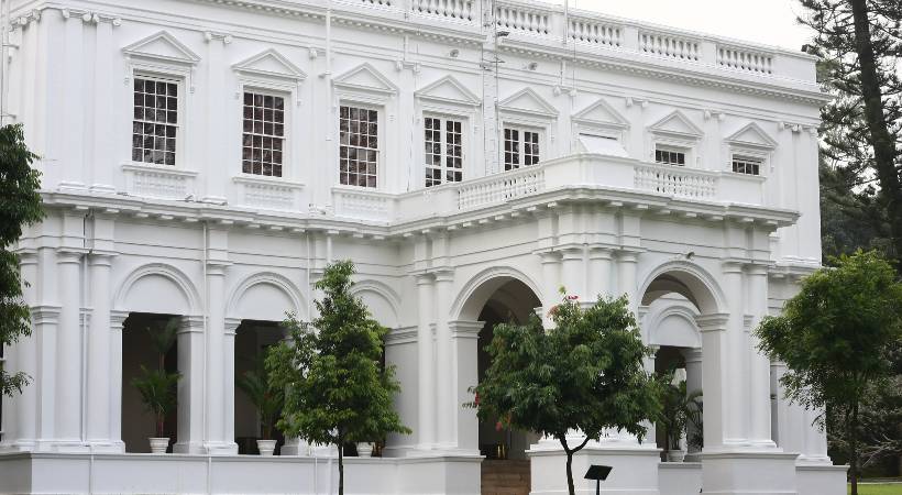 army reclaims sri lankan president home