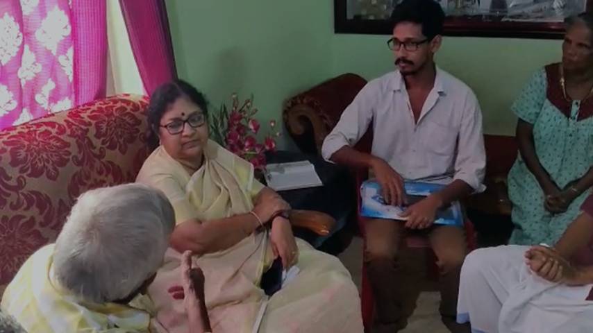 Karuvannur bank scam; Minister R Bindu at Philomena's house