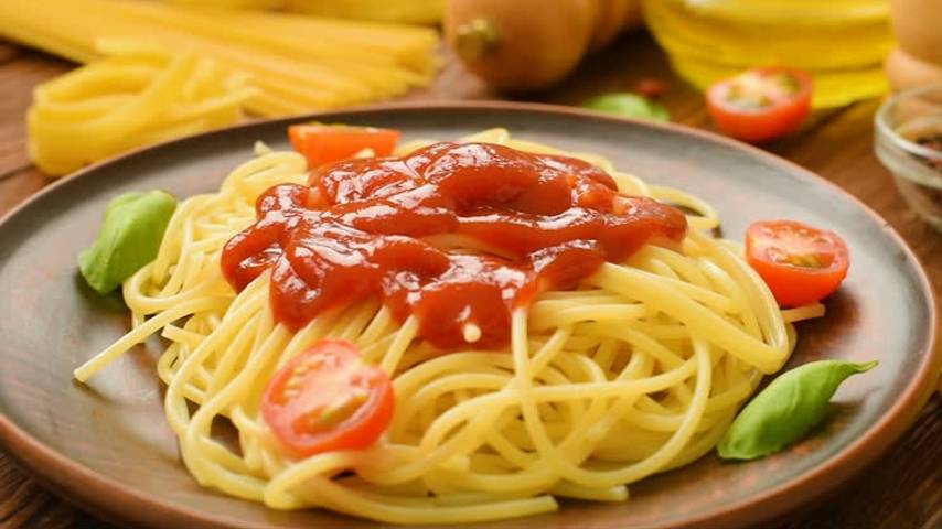 Woman Eats Maggi With Tomatoes, Dies