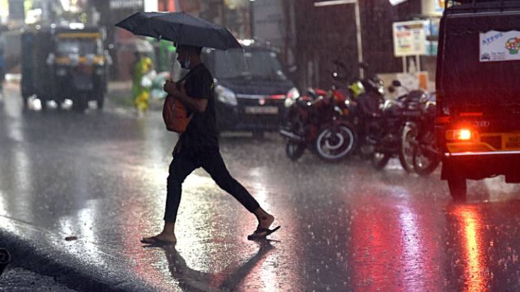 Yellow alert in 11 districts