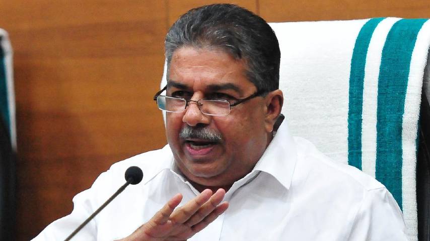 അടിവസ്ത്രമഴിപ്പിച്ച സംഭവം; കേന്ദ്രമന്ത്രിക്ക് കത്തയച്ച് ഉന്നത വിദ്യാഭ്യാസ മന്ത്രി നീറ്റ് പരീക്ഷയ്ക്കെത്തിയ വിദ്യാര്ത്ഥിനികളെ കൊണ്ട് അടിവസ്ത്രമഴിപ്പിച്ച സംഭവത്തില് കനത്ത പ്രതിഷേധത്തില് കേരളം. വിഷയത്തില് ഇടപെട്ട് ഉന്നത വിദ്യാഭ്യാസ മന്ത്രി ഡോ.ആര് ബിന്ദു കേന്ദ്രമന്ത്രി ധര്മേന്ദ്ര പ്രധാന് കത്തയച്ചു. കേസ് അന്വേഷിക്കുന്ന സിഐയുടെ നേതൃത്വത്തില് സെക്യൂരിറ്റി ജീവനക്കാരെ കോളജിലെത്തിച്ച് സിസിടിവി ദൃശ്യങ്ങള് വീണ്ടും കാണിച്ചു. നാല് വനിതകളും നാല് പുരുഷന്മാരുമാണ് ഇവര്ക്കൊപ്പമുണ്ടായിരുന്നത്. എന്നാല് സാരിയുടുത്ത മറ്റ് രണ്ട് സ്ത്രീകളാണ് വിദ്യാര്ത്ഥിനികളെ മുറിയിലേക്ക് കൂട്ടിക്കൊണ്ട് പോയതെന്ന് സിസിടിവി ദൃശ്യങ്ങളില് വ്യക്തമാണ്. പരീക്ഷ നടത്തുന്ന ഏജന്സി അയച്ച ജീവനക്കാര് അല്ല ഇവരെന്നും കോളജ് ജീവനക്കാരാണെന്നും പൊലീസ് പറഞ്ഞതായി സെക്യൂരിറ്റി പറഞ്ഞു. വിഷയത്തില് കോളജിന് യാതൊരു ഉത്തരവാദിത്തമില്ലെന്നും ഏജന്സിയാണ് പരീക്ഷാ നടത്തിപ്പ് പ്രക്രിയകള് നടത്തിയതെന്നുമായിരുന്നു ഇന്നലെ കോളജ് പ്രിന്സിപ്പലിന്റെ പ്രതികരണം. നീറ്റ് സംഘം നിയോഗിച്ച ഏജന്സിയാണ് വിദ്യാര്ത്ഥികളെ പരിശോധിച്ചതെന്നും അവര് വിശദീകരിച്ചിരുന്നു. കൊല്ലം ആയൂരിലെ കോളജിലാണ് പരീക്ഷ എഴുതാനെത്തിയ പെണ്കുട്ടികളുടെ അടിവസ്ത്രം ഉദ്യോഗസ്ഥര് അഴിപ്പിച്ച് പരിശോധിച്ചതായി പരാതി ഉയര്ന്നത്.സംഭവത്തില് അപമാനിതയായ ഒരു പെണ്കുട്ടി കൊട്ടാരക്കര ഡിവൈഎസ്പിക്ക് പരാതി നല്കി. ഇതോടെയാണ് വിവരം പുറത്തറിഞ്ഞത്. മനുഷ്യാവകാശ കമ്മീഷന് അന്വേഷണത്തിന് ഉത്തരവിട്ടിരുന്നു. കമ്മീഷന് അംഗം ബീനാകുമാരിയാണ് അന്വേഷണത്തിന് ഉത്തരവിട്ടത്. അന്വേഷണം നടത്തി 15 ദിവസത്തിനകം റിപ്പോര്ട്ട് സമര്പ്പിക്കാനാണ് നിര്ദേശം. കൊല്ലം റൂറല് എസ്പിക്കാണ് നിര്ദേശം നല്കിയത്.