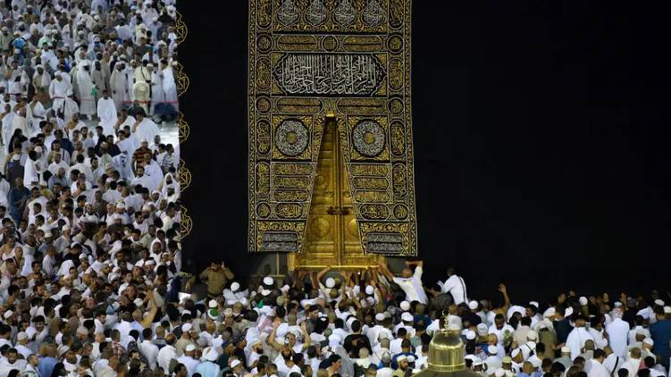 Saudi Arabia begins accepting Umrah visa applications