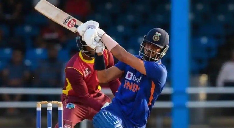axar patel dhoni record