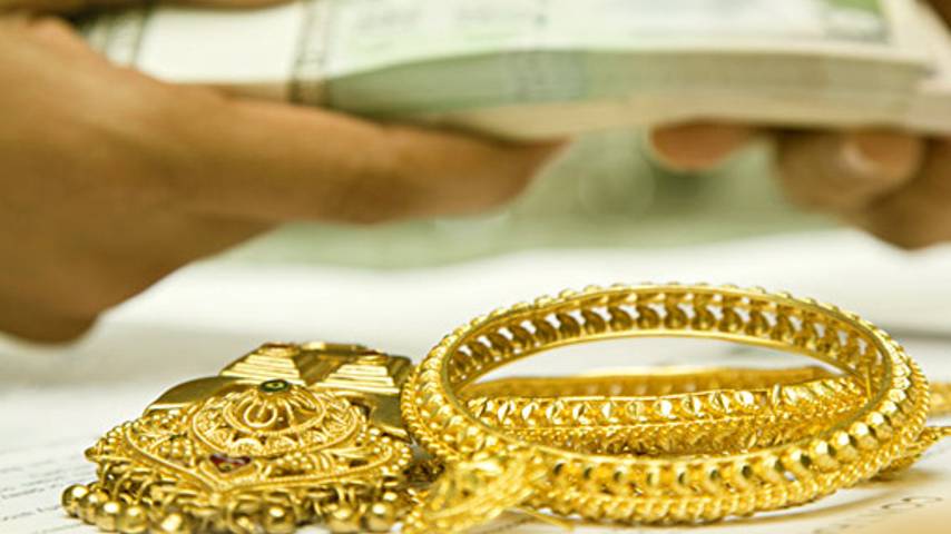 28 lakhs stolen by pawning gold; The accused was arrested