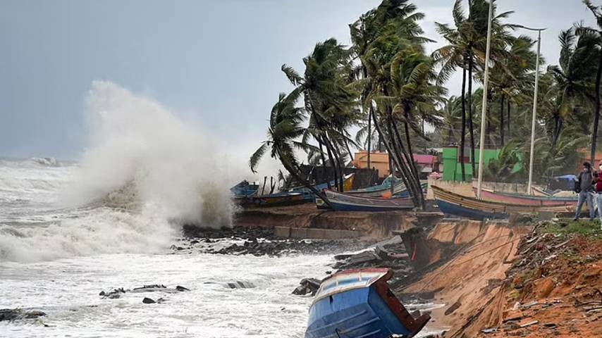 possibility of storm surge and high waves along the Kerala coast