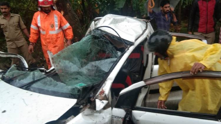 wayanad muttil car accident