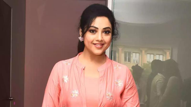 actress meena pledges to donate her organs