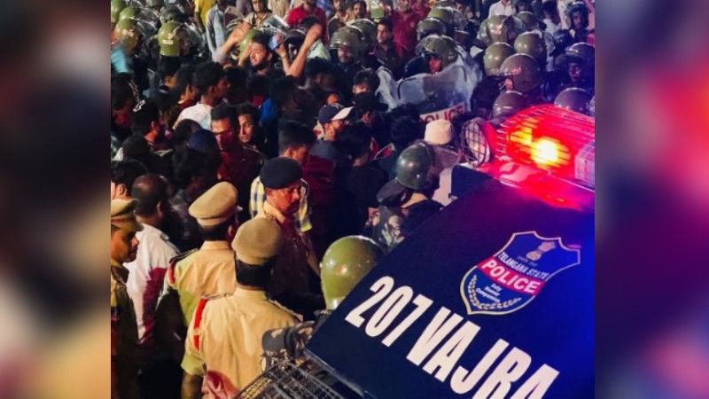 police brutally beaten up protestors in telangana
