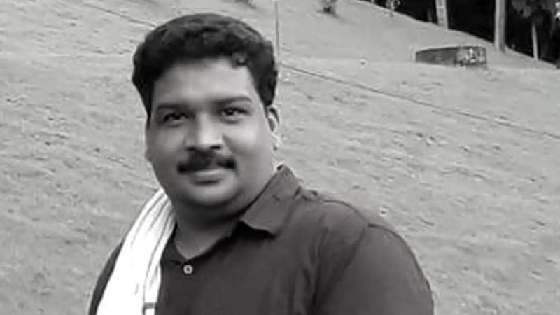 anticipatory bail for police officers who were accused in vadakara sajeevan's death