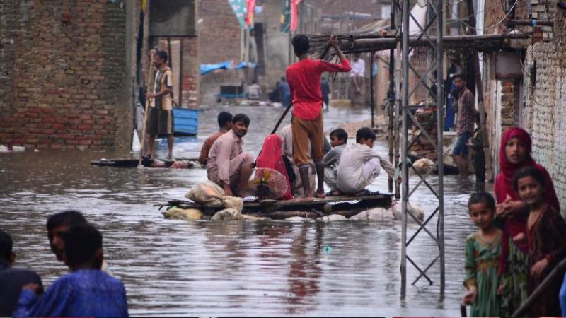 Floods in Pakistan death toll near 1000