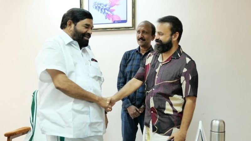 kunchacko boban meets minister vn vasavan