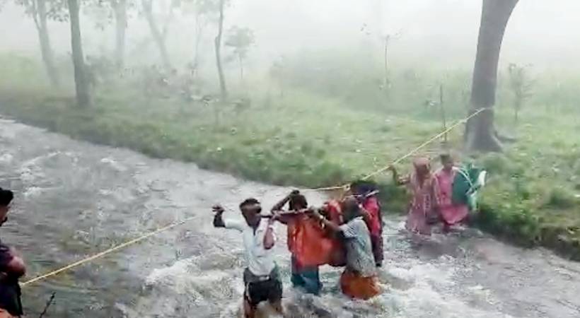 attappadi patient transporting video