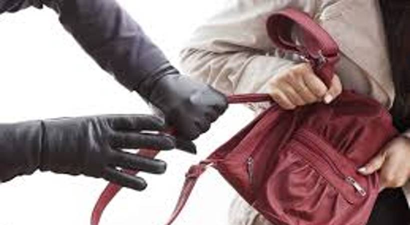 Tamil group arrested for extorting women's gold and money