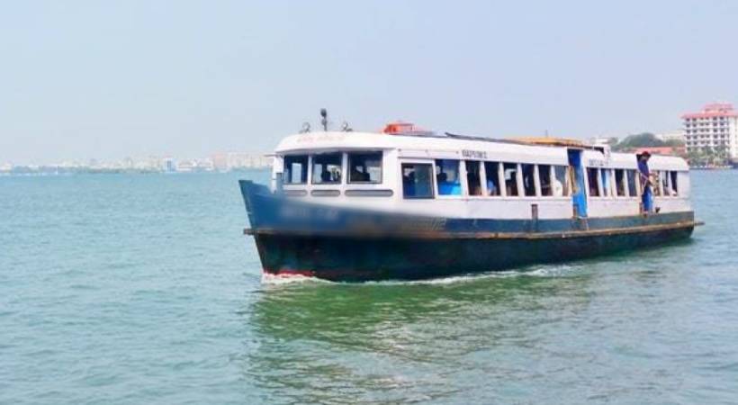 man jumped from the boat into the water