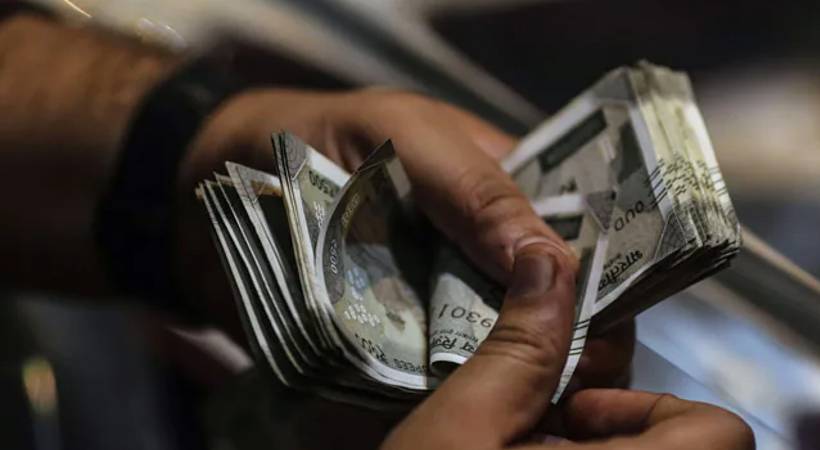 daily wager finds 2.7 crore in bank account
