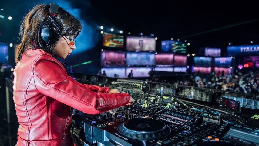More Saudi women opt DJ'ing