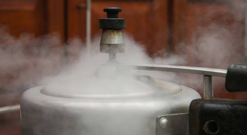 flipkart gets 1 lakh fine for selling low quality pressure cooker