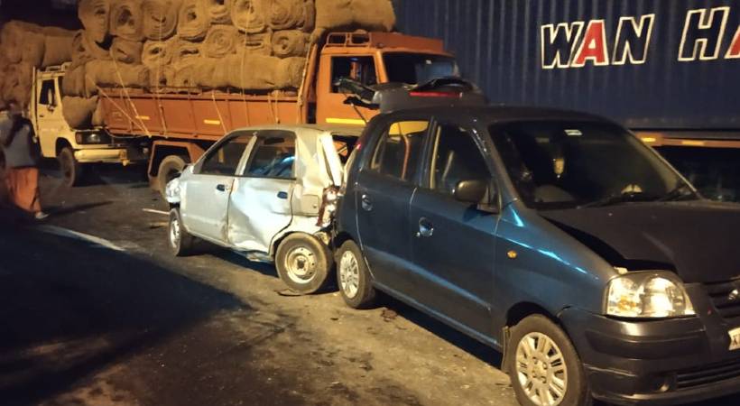 goods lorry lost control creates major accident