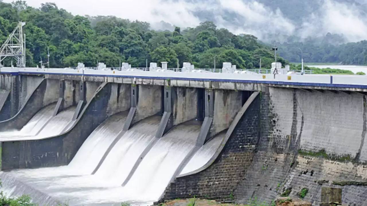 Fourth shutter of peringalkuthu reservoir opens