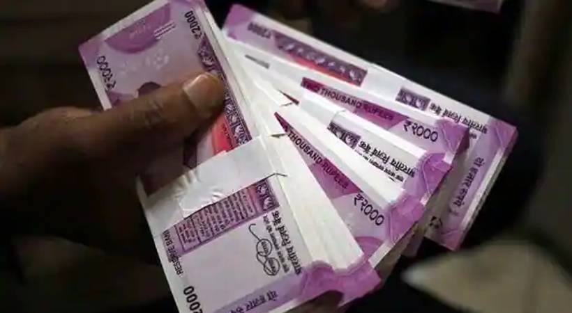 peruvannamuzhi family gave money for gold smugglers
