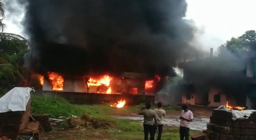 paint godown fire force