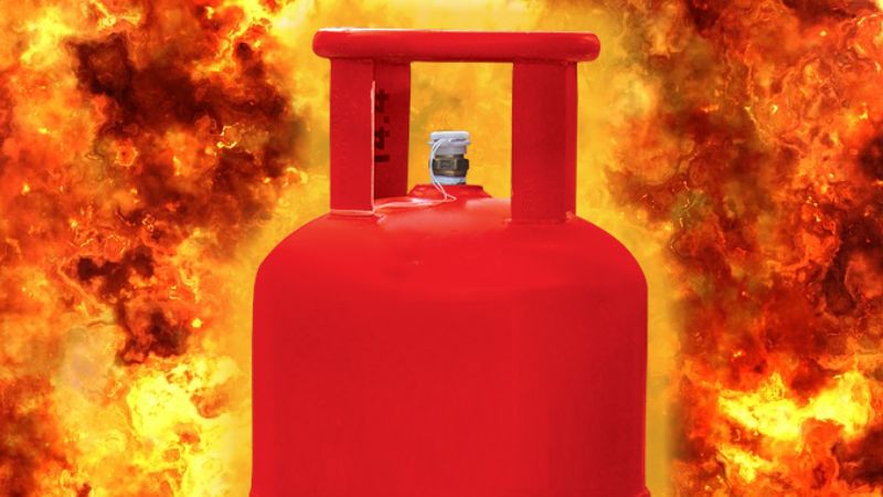 gas cylinder blast three injured