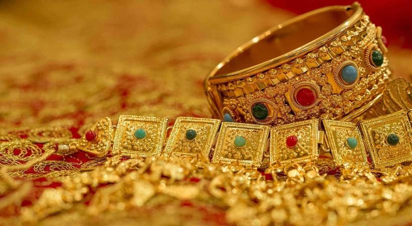 46 Pavan gold and two lakhs of rupees were stolen