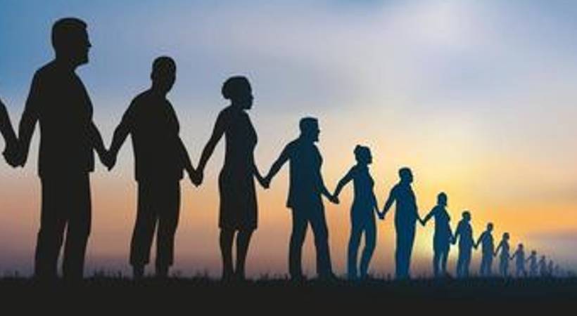 kochi human chain declaring solidarity to vizhinjam protest