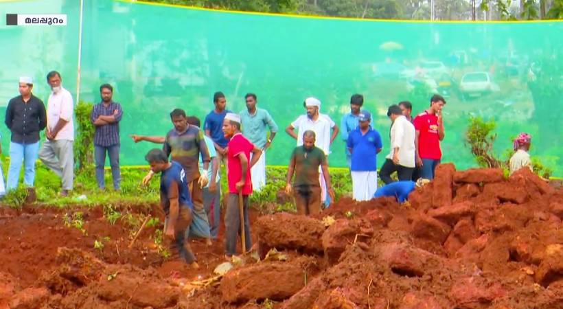 masjid committee changed the graves